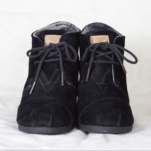 TOMS size 9 Wedge Booties black suede